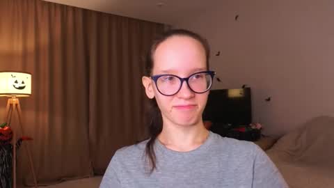 Snapshot of lynettebails chatting on November 2025 04:28:01 PM Sara online show from November 2025 04:28:01 PM