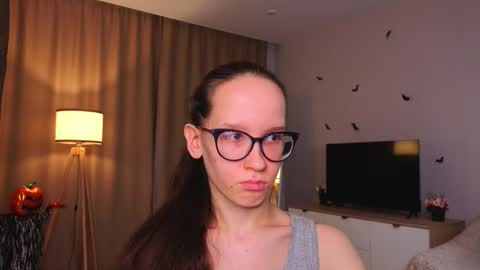 Snapshot of lynettebails chatting on November 2025 04:17:01 PM Sara online show from November 2025 04:17:01 PM