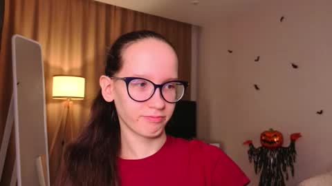 Snapshot of lynettebails chatting on November 2025 04:19:02 PM Sara online show from November 2025 04:19:02 PM