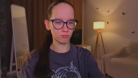 Snapshot of lynettebails chatting on November 2025 04:09:02 PM Sara online show from November 2025 04:09:02 PM