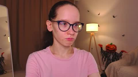 Snapshot of lynettebails chatting on November 2025 04:11:02 PM Sara online show from November 2025 04:11:02 PM