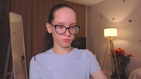 Snapshot of lynettebails chatting on December 2025 04:16:01 PM Sara online show from December 2025 04:16:01 PM