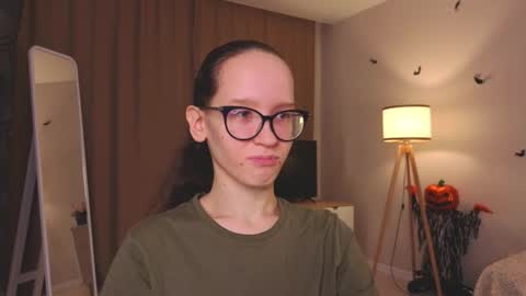 Snapshot of lynettebails chatting on December 2025 04:14:02 PM Sara online show from December 2025 04:14:02 PM