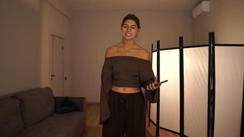 Snapshot of lynn_jackson chatting on January 2026 06:49:01 AM LYNN online show from January 2026 06:49:01 AM