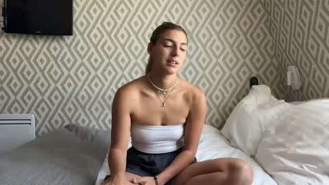 Snapshot of lynn_jackson chatting on April 2026 07:33:02 AM LYNN online show from April 2026 07:33:02 AM