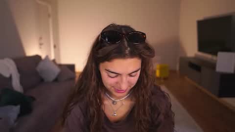  LYNN  online show from July 2026 06:19:02 AM