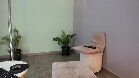 lynnsam_ online show from February 2025 01:11:01 AM