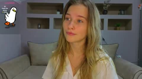 Snapshot of lynntiny chatting on October 2025 04:08:02 PM Lynn online show from October 2025 04:08:02 PM