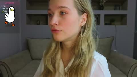 Lynn online show from November 2025 03:45:01 PM