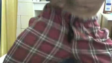 Snapshot of lyricalhippie chatting on November 2025 10:15:02 AM lyricalhippie online show from November 2025 10:15:02 AM