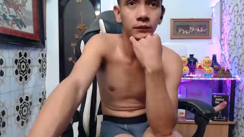 Snapshot of lyubovmoya3 chatting on January 2025 02:37:01 AM SWEETPINOY online show from January 2025 02:37:01 AM