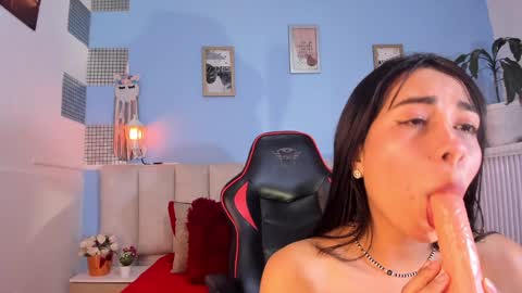 Lizzy smith  online show from December 2024 07:56:02 PM