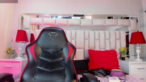 Lizzy smith  online show from September 2025 07:37:02 PM