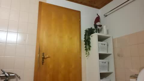 Snapshot of m1guele chatting on December 2024 05:05:02 PM Fucklover online show from December 2024 05:05:02 PM