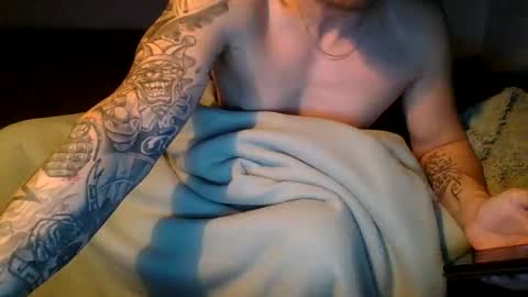 Snapshot of m1guele chatting on January 2025 01:29:01 AM Fucklover online show from January 2025 01:29:01 AM