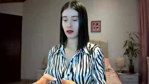 Macarena online show from September 2025 03:43:01 AM