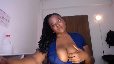 Snapshot of macarenaboobs chatting on April 2026 05:21:01 PM macarenaboobs online show from April 2026 05:21:01 PM