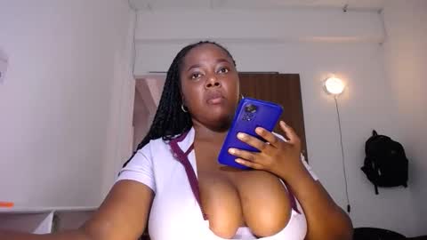 Snapshot of macarenaboobs chatting on April 2026 04:40:01 PM macarenaboobs online show from April 2026 04:40:01 PM