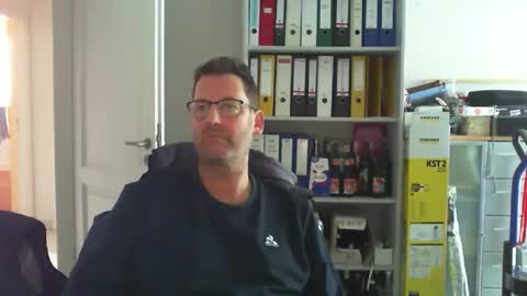 macfly67 online show from November 2025 08:50:02 AM