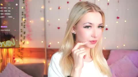 Snapshot of machellehollenback chatting on April 2026 04:52:01 PM Katerina online show from April 2026 04:52:01 PM