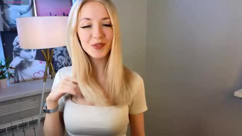 Snapshot of machellehollenback chatting on April 2026 08:42:01 AM Katerina online show from April 2026 08:42:01 AM