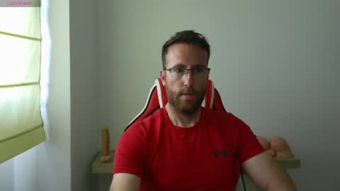 Snapshot of machohiberiko chatting on April 2026 04:37:02 PM Jota online show from April 2026 04:37:02 PM