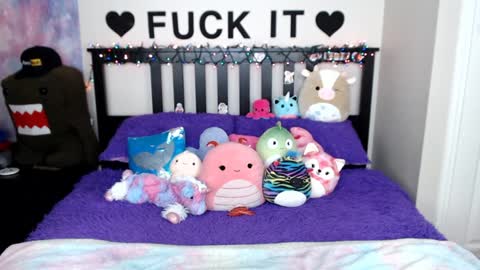 Snapshot of mackenziewolfe chatting on December 2024 07:54:01 AM Mackenzie Wolfe online show from December 2024 07:54:01 AM