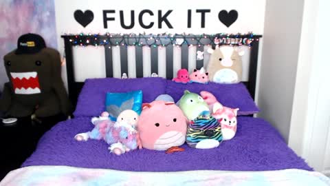 Snapshot of mackenziewolfe chatting on December 2024 07:58:02 AM Mackenzie Wolfe online show from December 2024 07:58:02 AM