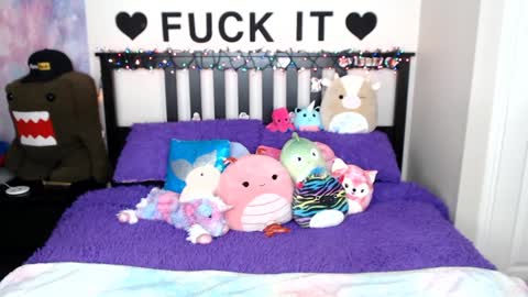 Snapshot of mackenziewolfe chatting on December 2024 07:24:02 AM Mackenzie Wolfe online show from December 2024 07:24:02 AM