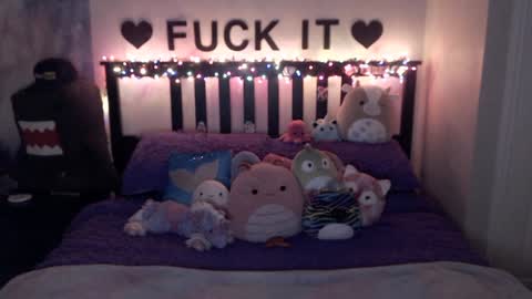 Snapshot of mackenziewolfe chatting on December 2024 06:43:01 AM Mackenzie Wolfe online show from December 2024 06:43:01 AM