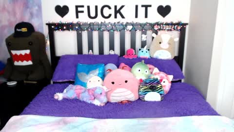 Snapshot of mackenziewolfe chatting on December 2024 08:01:01 AM Mackenzie Wolfe online show from December 2024 08:01:01 AM