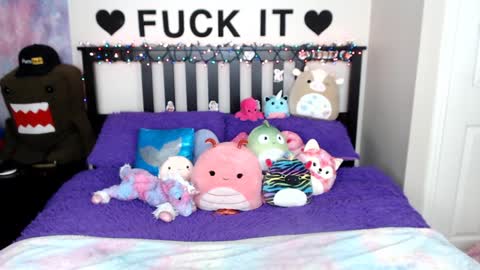 Snapshot of mackenziewolfe chatting on December 2024 07:07:02 AM Mackenzie Wolfe online show from December 2024 07:07:02 AM