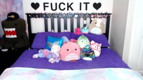 Snapshot of mackenziewolfe chatting on December 2024 07:12:01 AM Mackenzie Wolfe online show from December 2024 07:12:01 AM