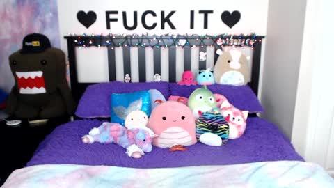 Snapshot of mackenziewolfe chatting on December 2024 07:35:01 AM Mackenzie Wolfe online show from December 2024 07:35:01 AM