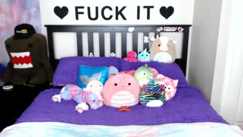 Snapshot of mackenziewolfe chatting on December 2024 07:31:01 AM Mackenzie Wolfe online show from December 2024 07:31:01 AM