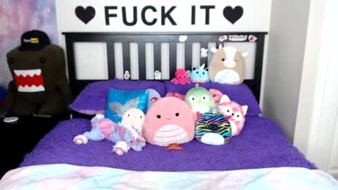 Snapshot of mackenziewolfe chatting on January 2025 08:00:01 AM Mackenzie Wolfe online show from January 2025 08:00:01 AM