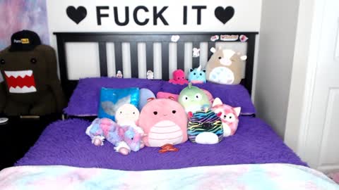 Snapshot of mackenziewolfe chatting on January 2025 09:32:02 AM Mackenzie Wolfe online show from January 2025 09:32:02 AM