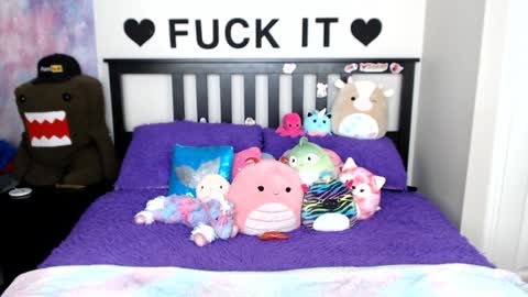 Snapshot of mackenziewolfe chatting on January 2025 03:04:02 PM Mackenzie Wolfe online show from January 2025 03:04:02 PM