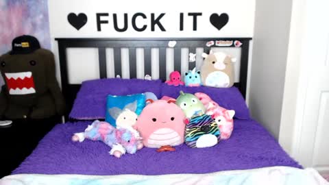 Snapshot of mackenziewolfe chatting on January 2025 07:30:01 AM Mackenzie Wolfe online show from January 2025 07:30:01 AM