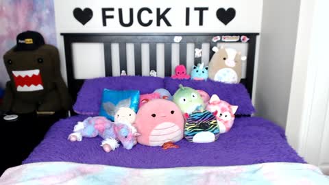 Snapshot of mackenziewolfe chatting on February 2025 07:40:01 AM Mackenzie Wolfe online show from February 2025 07:40:01 AM