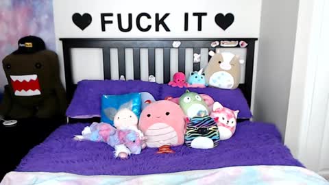 Snapshot of mackenziewolfe chatting on February 2025 08:36:02 AM Mackenzie Wolfe online show from February 2025 08:36:02 AM