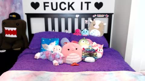 Snapshot of mackenziewolfe chatting on September 2025 06:26:02 AM Mackenzie Wolfe online show from September 2025 06:26:02 AM