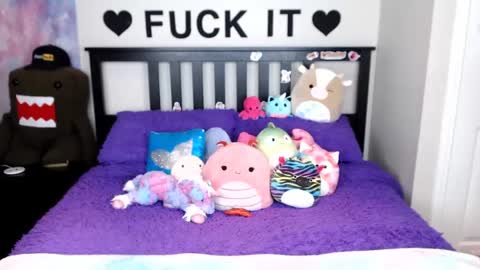 Snapshot of mackenziewolfe chatting on October 2025 04:51:02 AM Mackenzie Wolfe online show from October 2025 04:51:02 AM