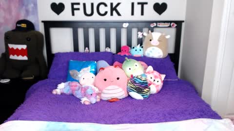 Snapshot of mackenziewolfe chatting on October 2025 03:57:01 AM Mackenzie Wolfe online show from October 2025 03:57:01 AM