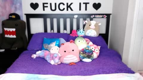 Snapshot of mackenziewolfe chatting on October 2025 05:15:01 AM Mackenzie Wolfe online show from October 2025 05:15:01 AM