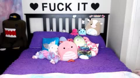 Snapshot of mackenziewolfe chatting on October 2025 03:04:02 AM Mackenzie Wolfe online show from October 2025 03:04:02 AM