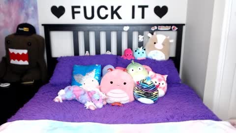 Snapshot of mackenziewolfe chatting on October 2025 03:38:01 AM Mackenzie Wolfe online show from October 2025 03:38:01 AM