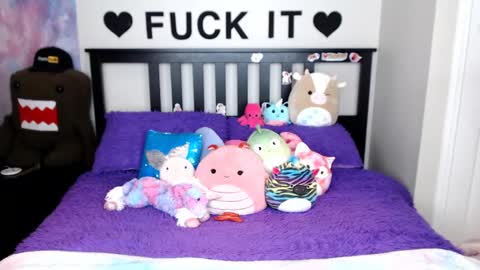 Snapshot of mackenziewolfe chatting on October 2025 04:01:02 AM Mackenzie Wolfe online show from October 2025 04:01:02 AM