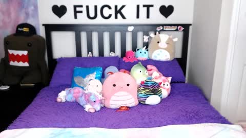 Snapshot of mackenziewolfe chatting on October 2025 03:05:02 AM Mackenzie Wolfe online show from October 2025 03:05:02 AM