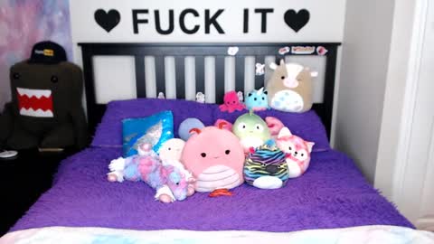 Snapshot of mackenziewolfe chatting on October 2025 02:55:01 AM Mackenzie Wolfe online show from October 2025 02:55:01 AM